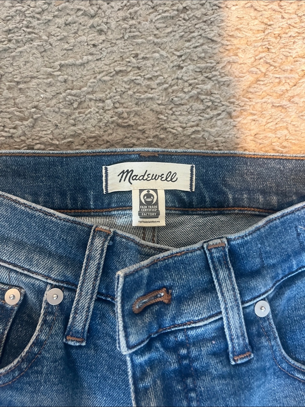 Madewell Women’s Jeans in Faded Blue Wash Size 28 T - Picture 2 of 8